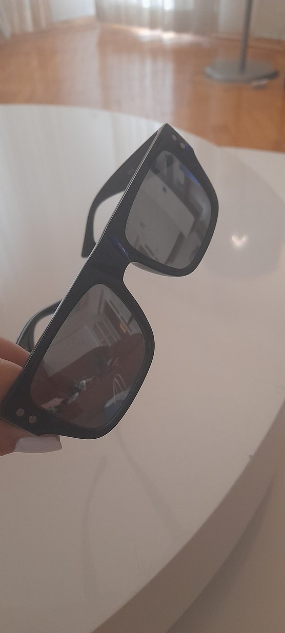 Siyah güneş gözlüğü - Görsel 2