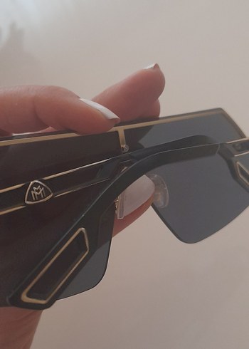 Siyah Güneş Gözlüğü - Görsel 2