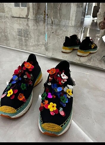 Çiçekli tasarım spor ayakkabı 