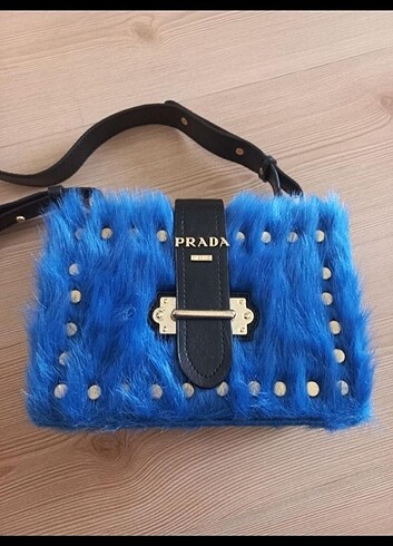 Prada kol çantası 