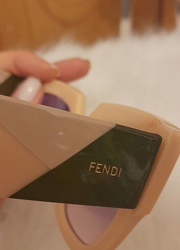 Beden Fendi güneş gözlüğü