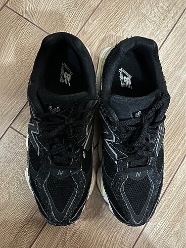 44 Beden siyah Renk New balance 9060 limitli model orijinal