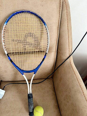  Tenis raketi