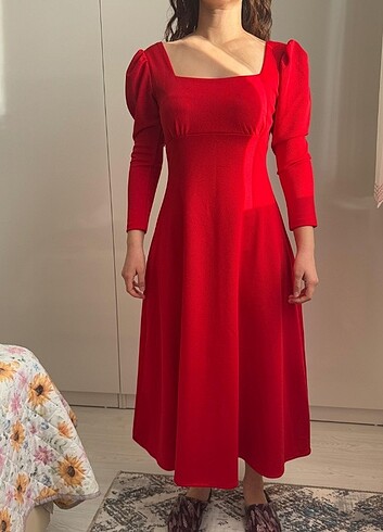 Kırmızı elbise
