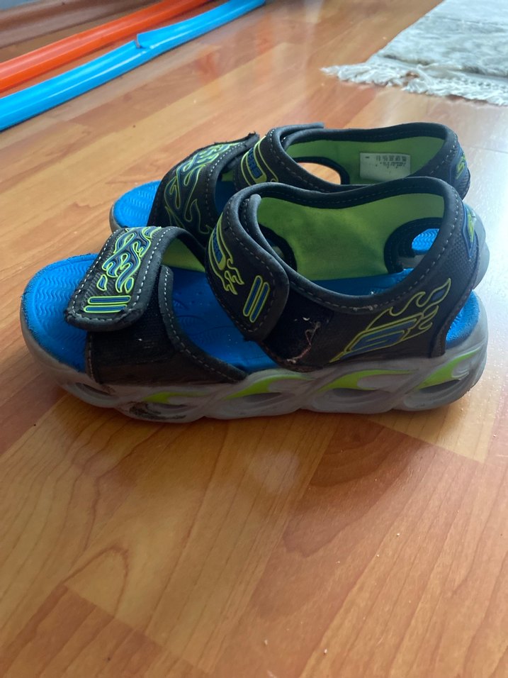 Skechers  yeni ışıkları yanıyor bi problemi yok - Görsel 3