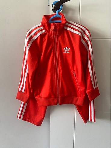 Adidas doğum gününde hediye geldi birkere bile giyinmedi tertemi