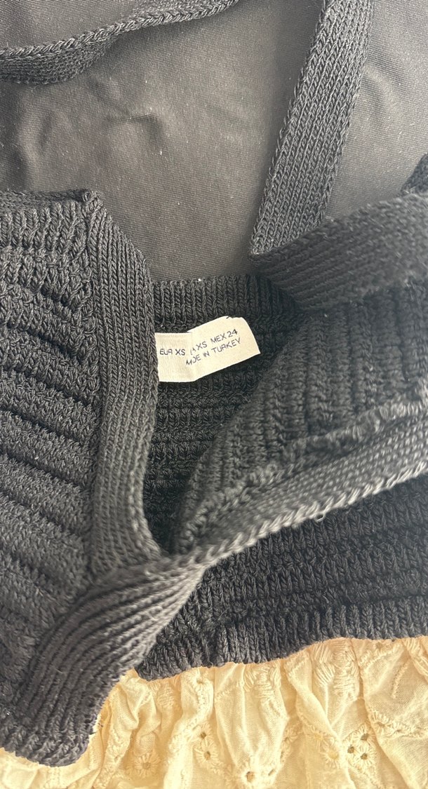 Siyah Örgü boyundan bağlamalı üst - Görsel 3