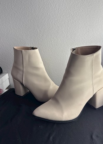 Bej Deri Kadın Topuklu Bot - Görsel 2