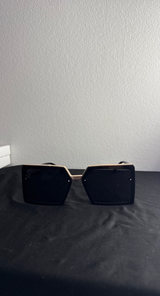 Klasik Siyah Tokalı Kadın Gözlüğü - Görsel 2