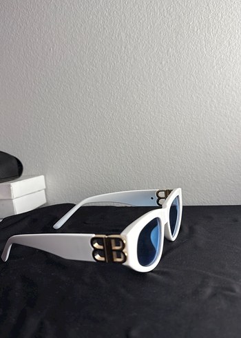 Beyaz Minimalist Kadın Güneş Gözlüğü - Görsel 3