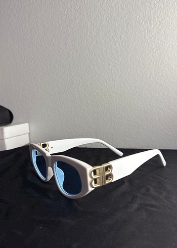 Beyaz Minimalist Kadın Güneş Gözlüğü - Görsel 2