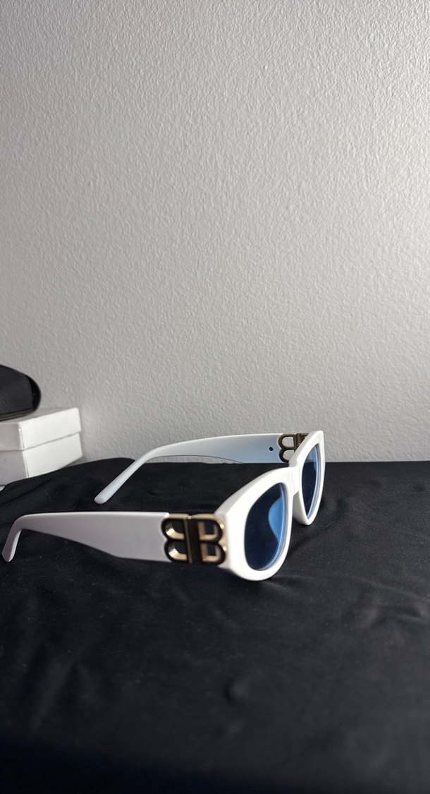 Beyaz Minimalist Kadın Güneş Gözlüğü - Görsel 3