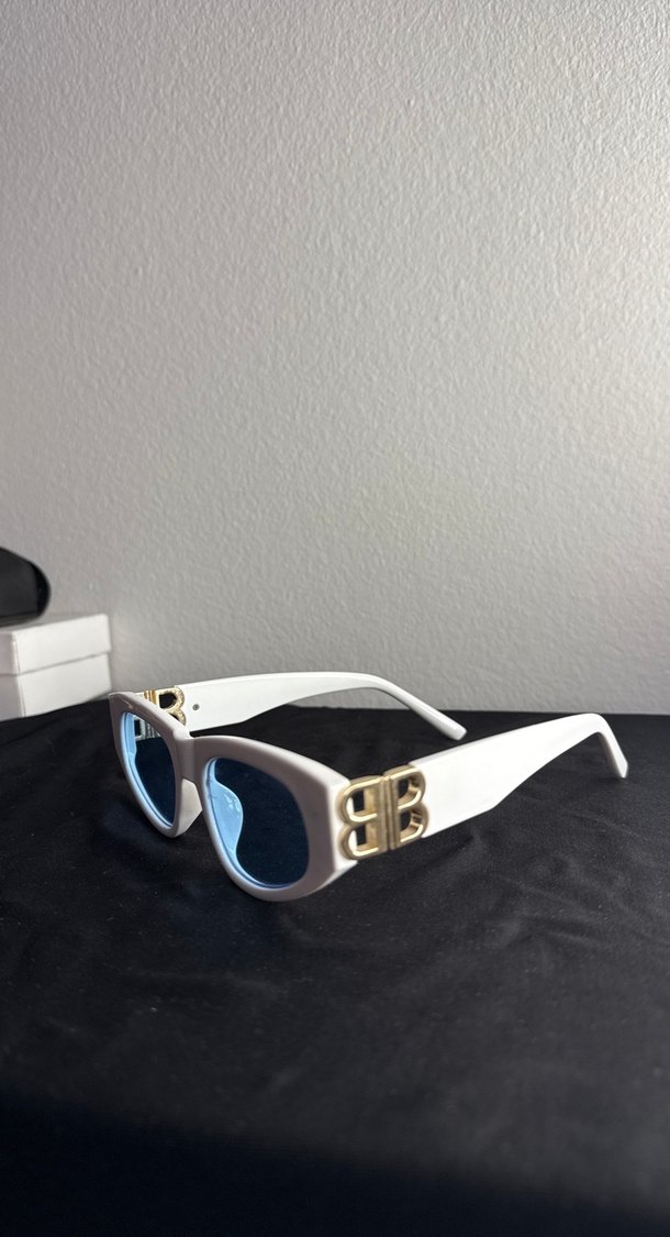 Beyaz Minimalist Kadın Güneş Gözlüğü - Görsel 2
