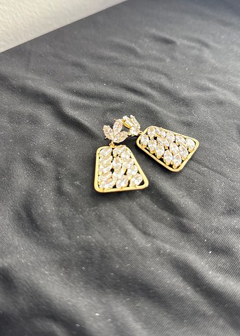 Altın Renkli Mini Payetli Küpe - Görsel 3