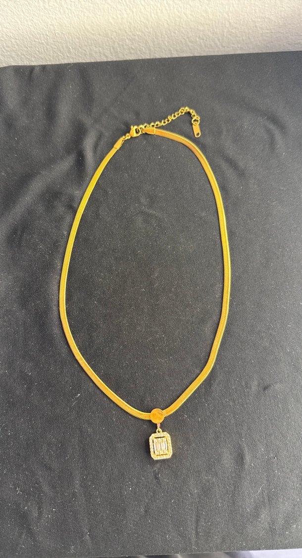 Zincir Detaylı Altın Renk Mini Kolye - Görsel 2