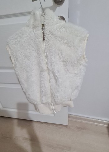 Beyaz Kürk Detaylı Kolsuz Mini Yelek - Görsel 4