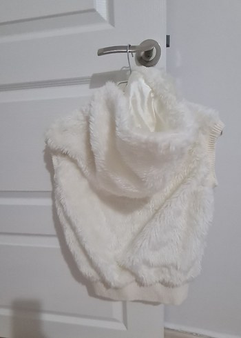 Beyaz Kürk Detaylı Kolsuz Mini Yelek - Görsel 6