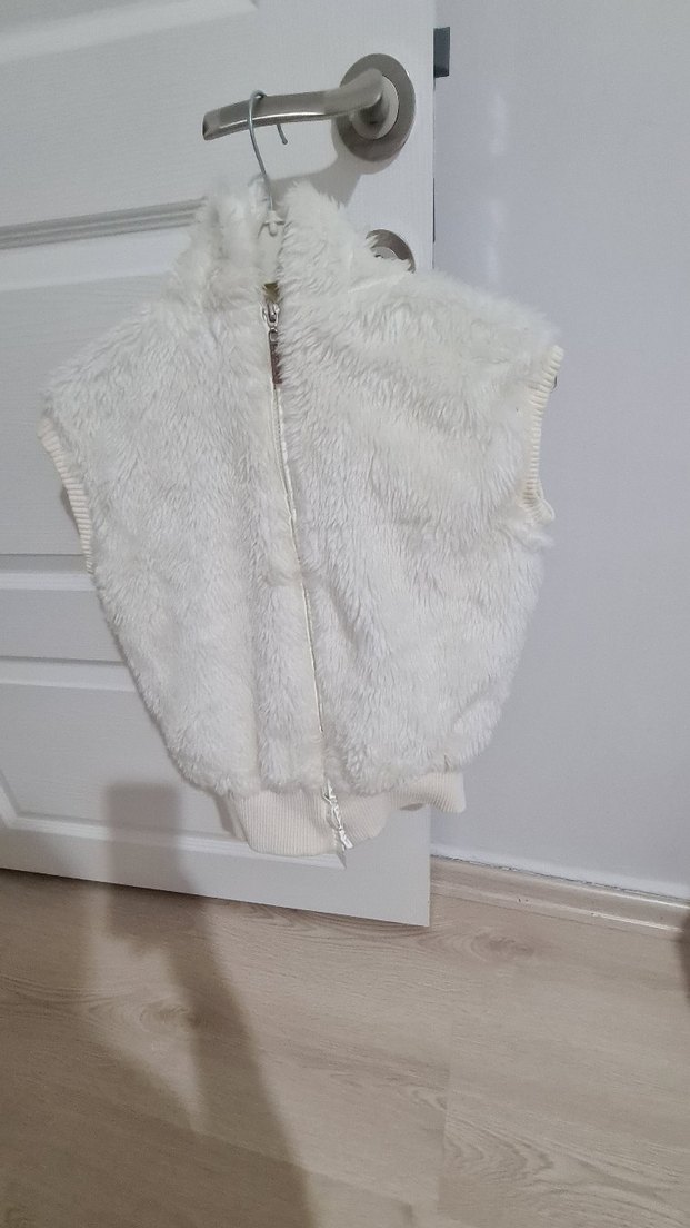 Beyaz Kürk Detaylı Kolsuz Mini Yelek - Görsel 4