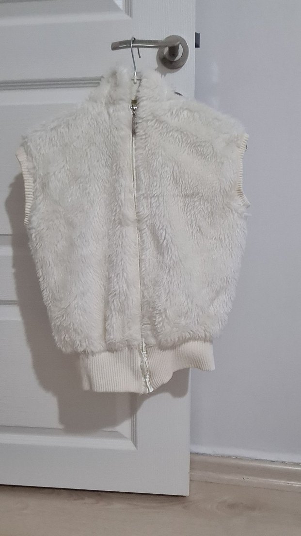 Beyaz Kürk Detaylı Kolsuz Mini Yelek - Görsel 2