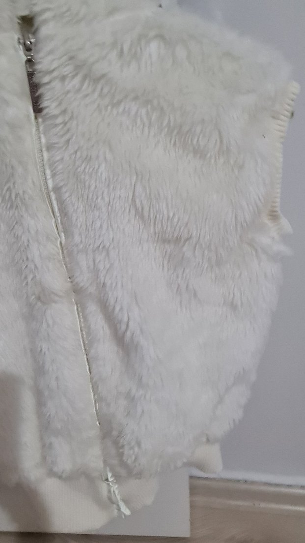 Beyaz Kürk Detaylı Kolsuz Mini Yelek - Görsel 3