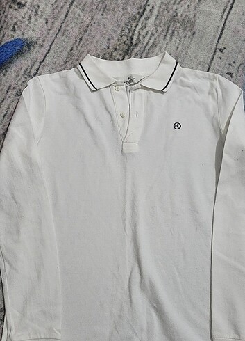H&M marka 9 10 yaş uyumlu beyaz polo yaka sweatshirt.