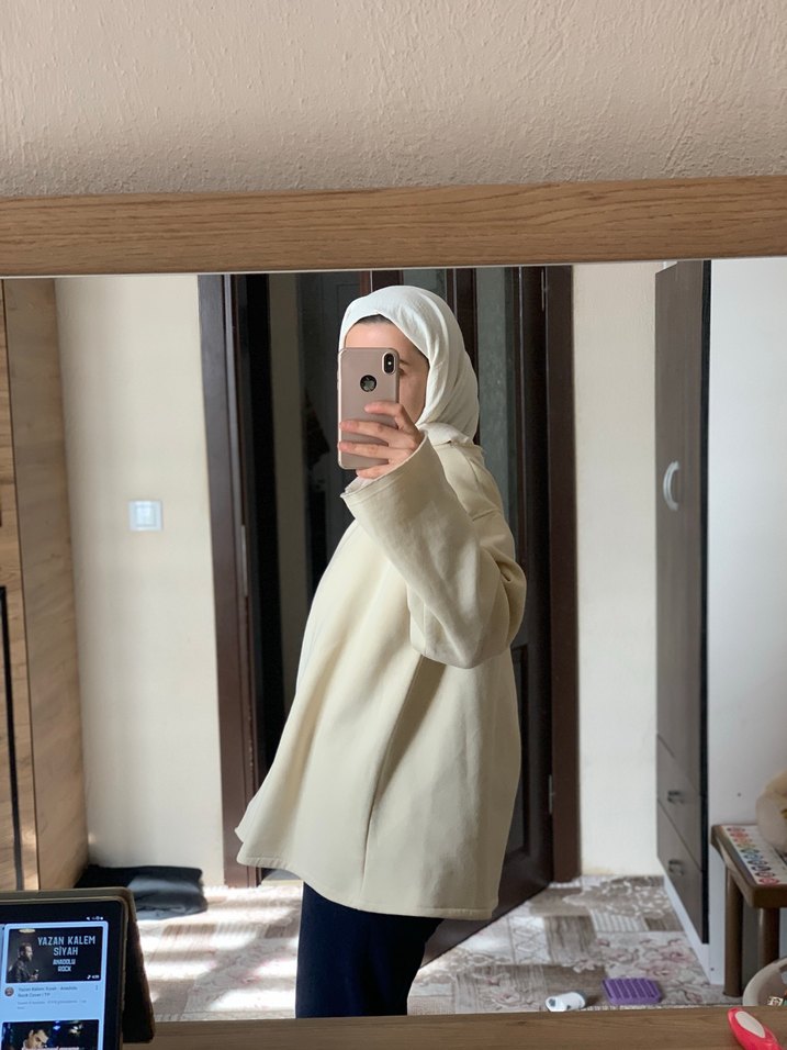 Kadın Beyaz Yumuşak Kumaşlı Yüksek Yakalı Sweatshirt - Görsel 3