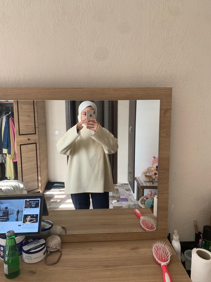 Kadın Beyaz Yumuşak Kumaşlı Yüksek Yakalı Sweatshirt - Görsel 5