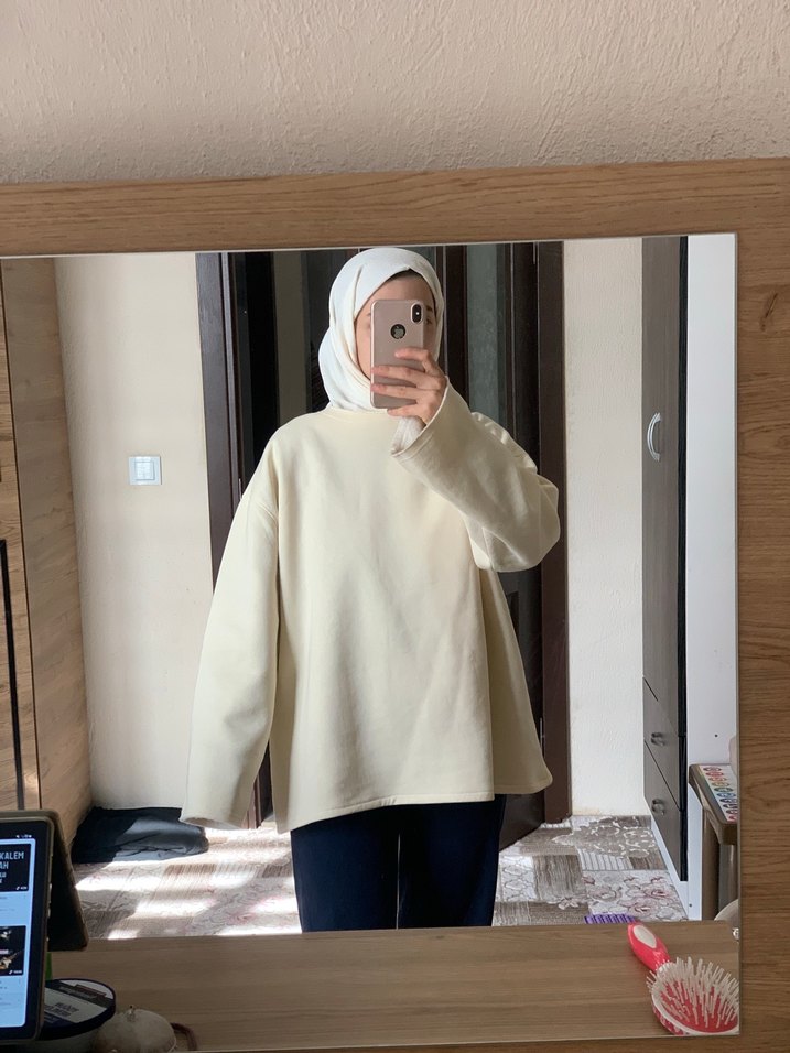 Kadın Beyaz Yumuşak Kumaşlı Yüksek Yakalı Sweatshirt - Görsel 2