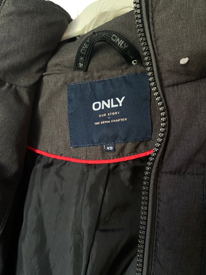 Kürk Detaylı Gri Kadın Kışlık Mont - Görsel 3