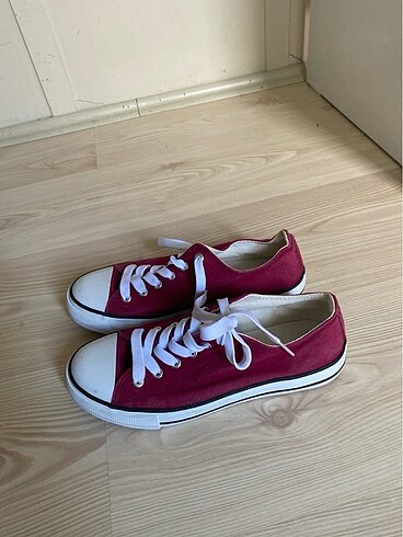 Diğer bordo Converse