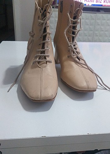 Bej Deri Kadın Bot Blok Topuklu