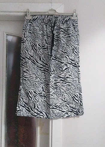 Zebra Desenli Gri Kadın Bermuda Şort - Görsel 2