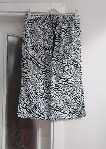 Zebra Desenli Gri Kadın Bermuda Şort - Görsel 3