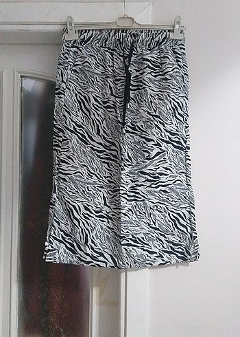 Zebra Desenli Gri Kadın Bermuda Şort - Görsel 4