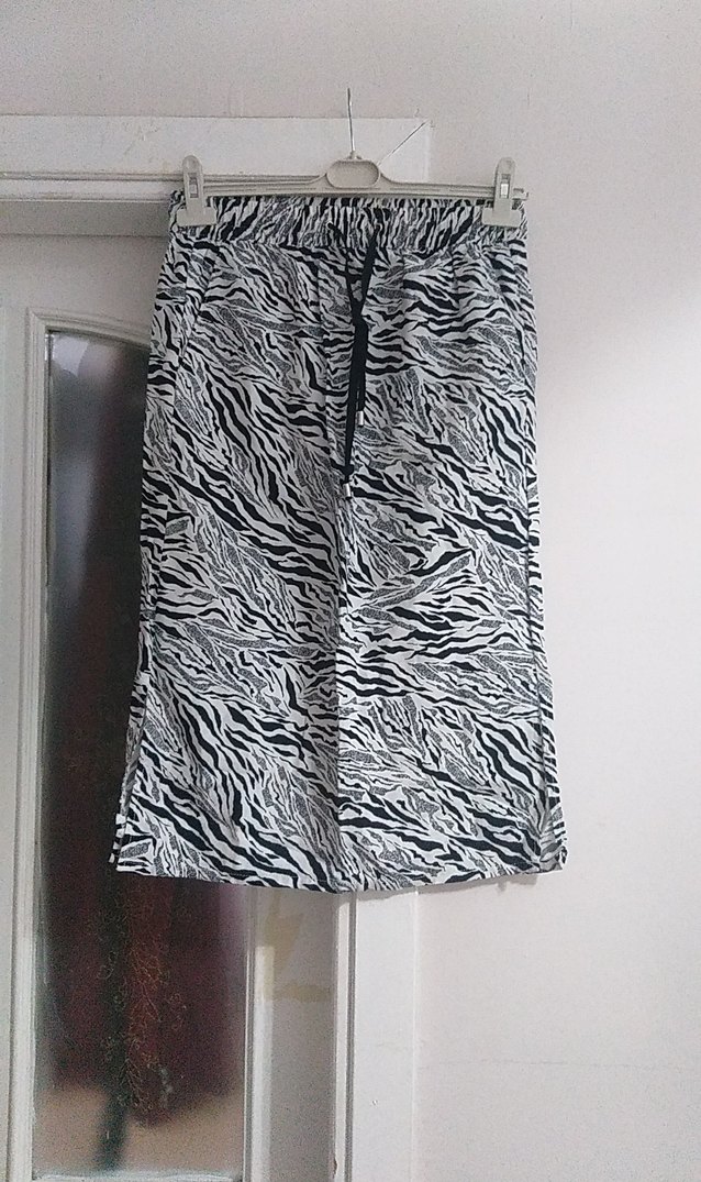 Zebra Desenli Gri Kadın Bermuda Şort - Görsel 3