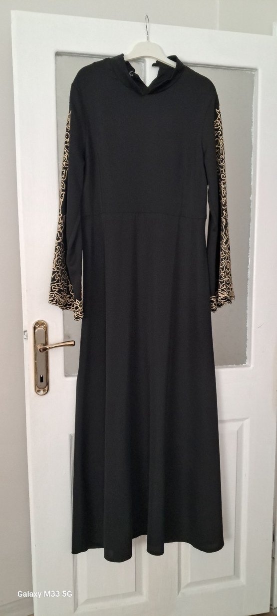 Uzun Kollu Siyah Nakışlı Gotik Elbise - Görsel 4