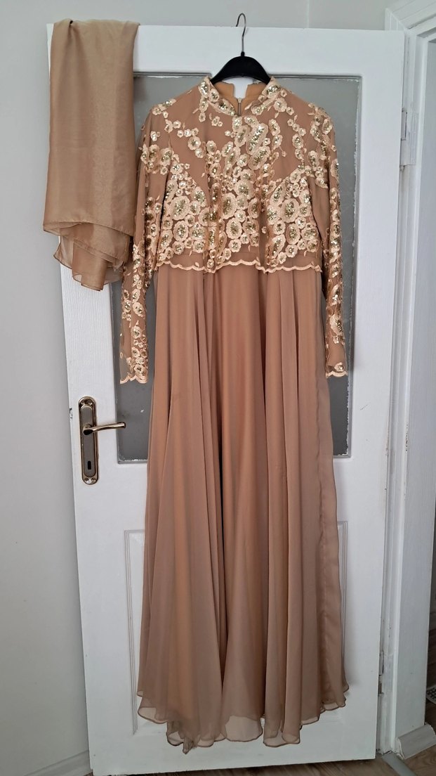 Bej Uzun Kollu İşlemeli Uzun Abiye - Görsel 4