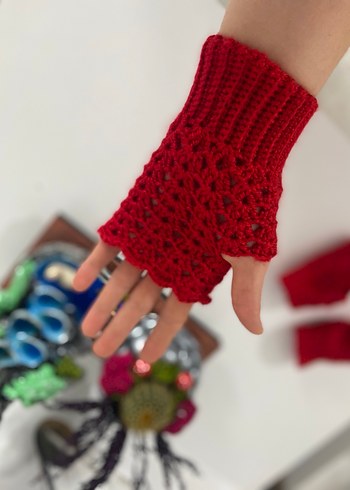 Kırmızı Örgü Parmaksız Kadın Eldiveni - Görsel 4
