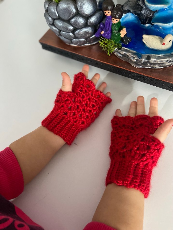 Kırmızı Örgü Parmaksız Kadın Eldiveni - Görsel 3
