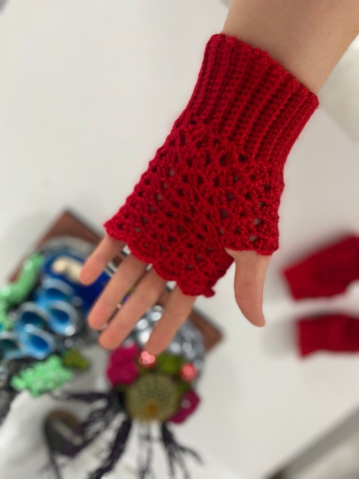 Kırmızı Örgü Parmaksız Kadın Eldiveni - Görsel 4