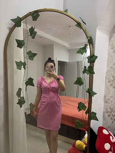 Pembe elbise