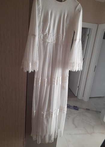 36 Beden beyaz Renk Uzun Beyaz Dantelli Pliseli Elbise