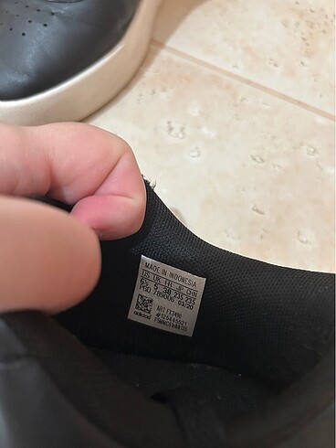 38 Beden siyah Renk Adidas spor ayakkabı