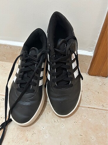 Adidas spor ayakkabı