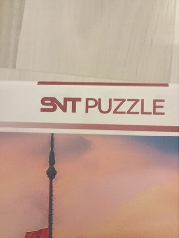 Beden Renk Kız kulesi 1000 parçalı puzzle