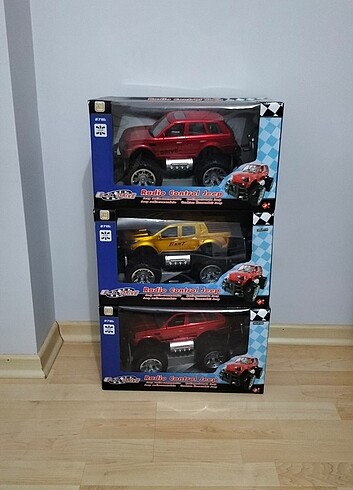 uzaktan kumandalı jeep