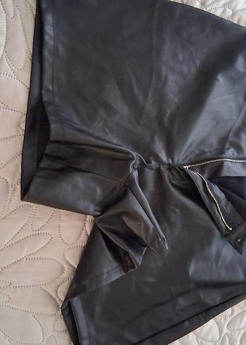 Deri Mini Siyah Kadın Şort - Görsel 2