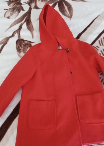 Kırmızı Kapüşonlu Düğmeli kiz cocuk kaban - Görsel 3