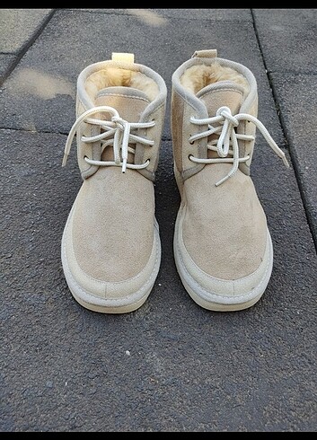 38 Beden UGG BAĞCIKLI İÇİ TÜYLÜ BOT BEJ 