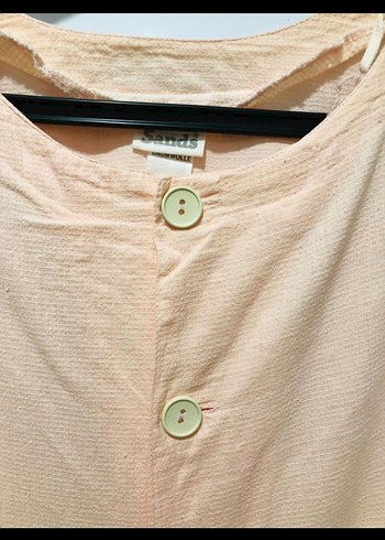 Arkası düğme detaylı bluz - Görsel 5